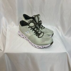 Men’s on Running Cloud 5 Green Shoes Size 9.5